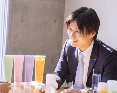 株式会社アジュバンホールディングス